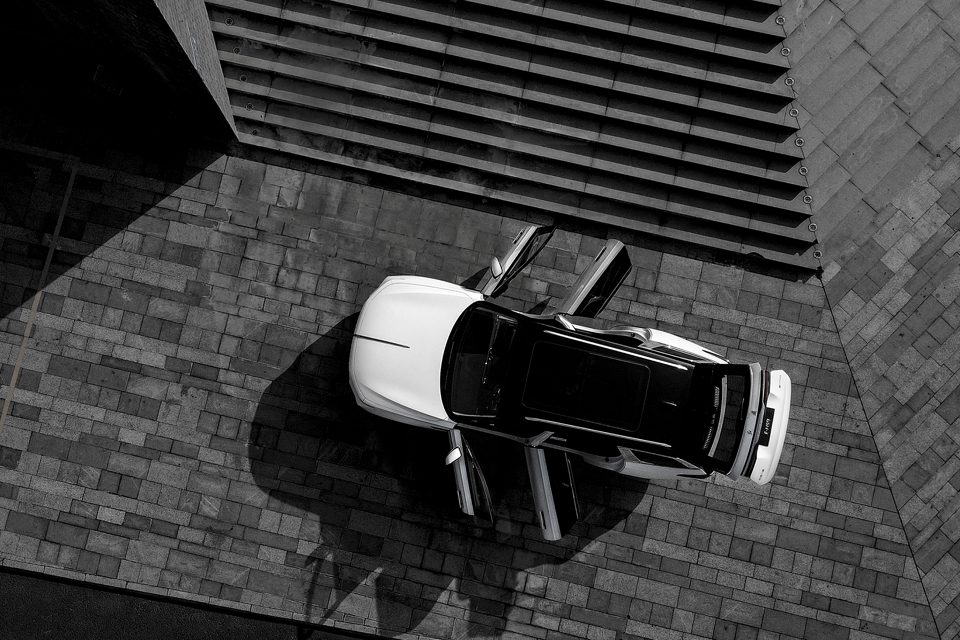 Hongqi - Exterior - White and black 5 - page image