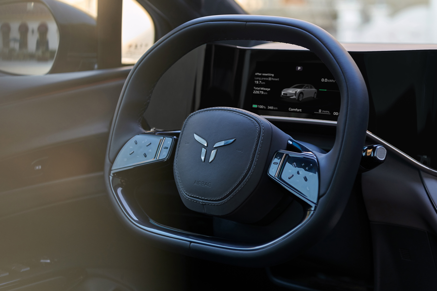 hongqi-eh7-interieur-page-image-2.png