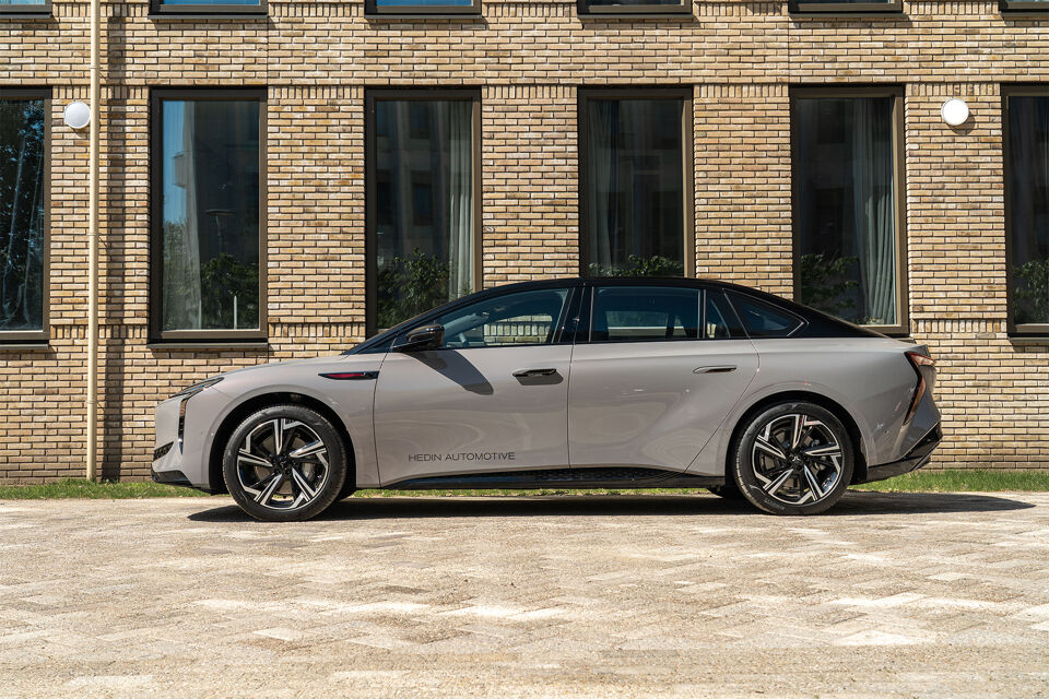 Hongqi - EH7 - page image